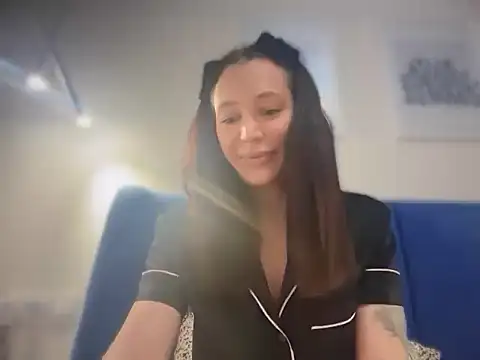 Snapshot of Neyrinn chatting on 07.21.26 Neyrinn online show from 07.21.26