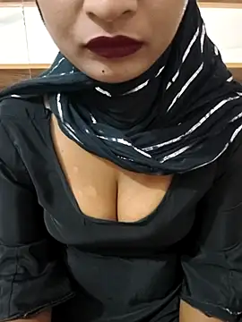 Snapshot of Itz_Mayra_ chatting on 10.22.25 Itz Mayra  online show from 10.22.25