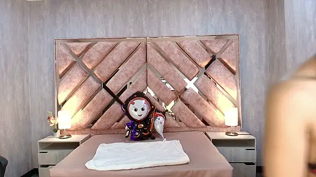 ANABELL BROWN online show from 10.07.25