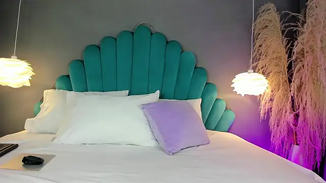 LunaBloomn online show from 10.20.25