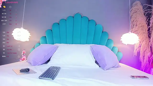 LunaBloomn online show from 10.21.25