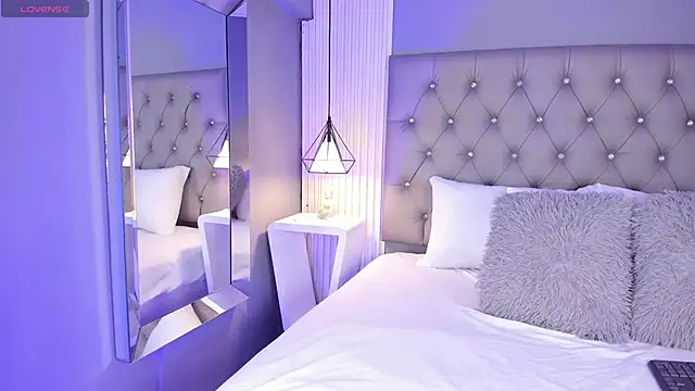 LunaBloomn online show from 12.20.25