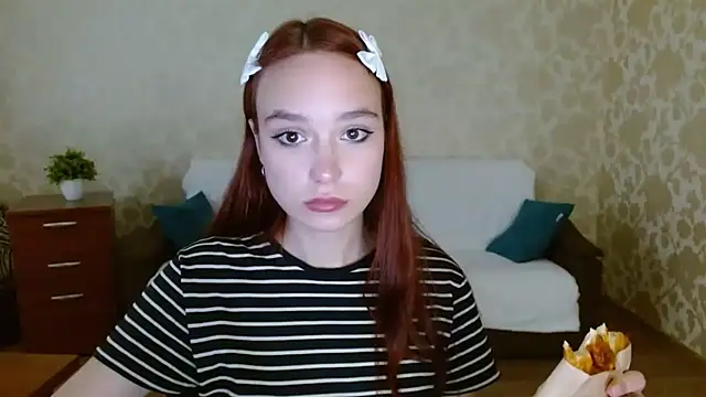 Snapshot of aFoxie chatting on 09.14.25 aFoxie online show from 09.14.25