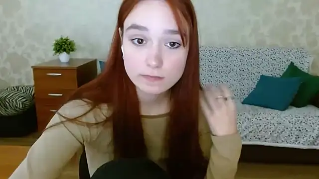 Snapshot of aFoxie chatting on 09.27.25 aFoxie online show from 09.27.25