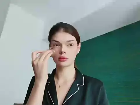 selenatress online show from 10.17.25