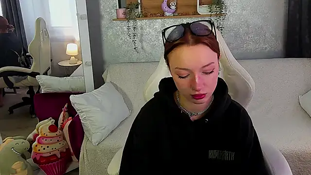 Snapshot of FoxyMayy chatting on 10.01.25 FoxyMayy online show from 10.01.25