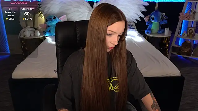 Snapshot of FoxyMayy chatting on 10.23.25 FoxyMayy online show from 10.23.25