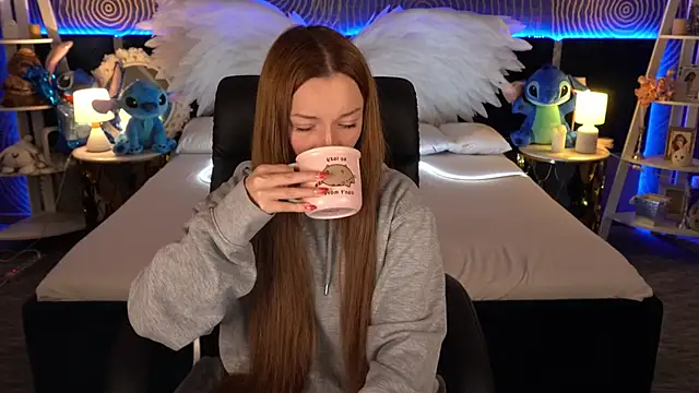 FoxyMayy online show from 11.19.25