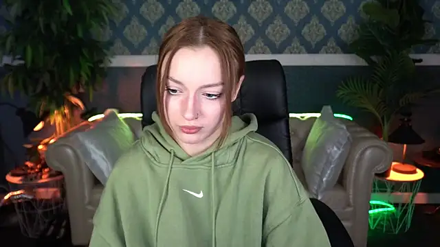 Snapshot of FoxyMayy chatting on 04.17.26 FoxyMayy online show from 04.17.26