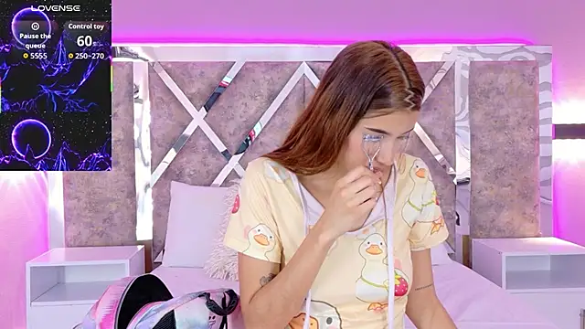 CarolinaaGomezz online show from 12.17.25