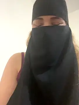 Snapshot of Wild-Nayra chatting on 10.06.25 Wild-Nayra online show from 10.06.25