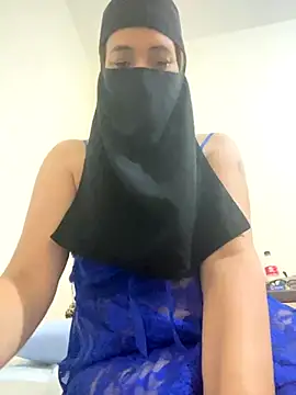 Snapshot of Wild-Nayra chatting on 11.06.25 Wild-Nayra online show from 11.06.25