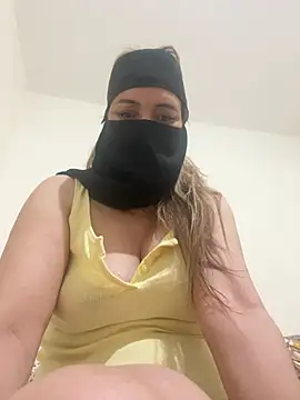 Snapshot of Wild-Nayra chatting on 04.20.26 Wild-Nayra online show from 04.20.26