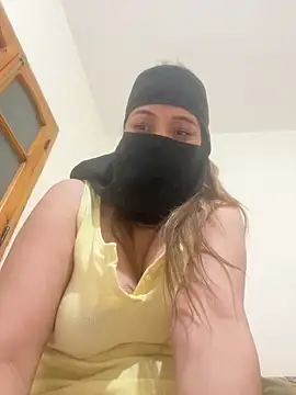 Snapshot of Wild-Nayra chatting on 04.20.26 Wild-Nayra online show from 04.20.26