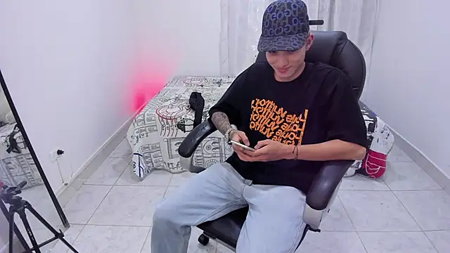 Snapshot of weesley_boy chatting on 09.26.25 weesley boy online show from 09.26.25