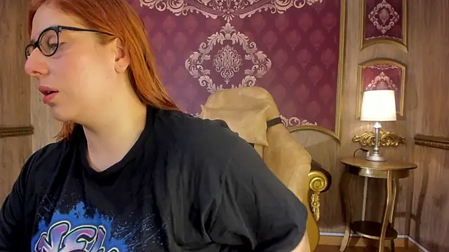 Snapshot of Helenstanford chatting on 09.19.25 Helenstanford online show from 09.19.25