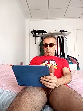 Snapshot of EmilioTaladdro chatting on 05.03.26 EmilioTaladdro online show from 05.03.26