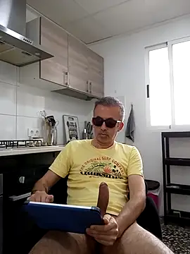 Snapshot of EmilioTaladdro chatting on 05.12.26 EmilioTaladdro online show from 05.12.26