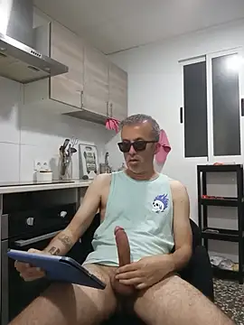 Snapshot of EmilioTaladdro chatting on 05.27.26 EmilioTaladdro online show from 05.27.26