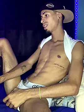 Snapshot of Alexx_1214 chatting on 10.10.25 Alexx 1214 online show from 10.10.25