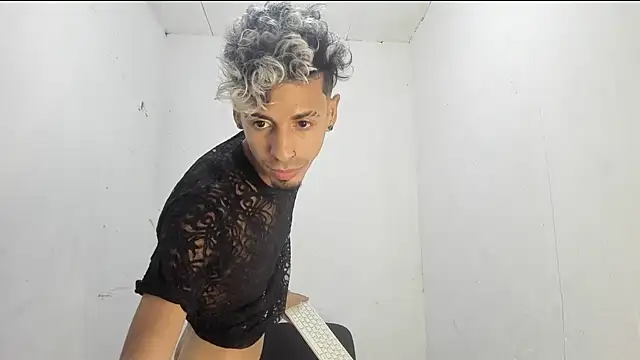 Snapshot of Alexx_1214 chatting on 10.14.25 Alexx 1214 online show from 10.14.25