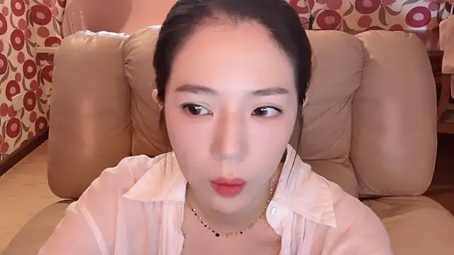 Snapshot of miss-lin chatting on 10.03.25 miss-lin online show from 10.03.25