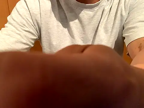 Snapshot of sa_to_shi_ chatting on 10.13.25 sa to shi  online show from 10.13.25