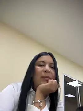 Snapshot of IrisDuvall chatting on 04.21.26 IrisDuvall online show from 04.21.26