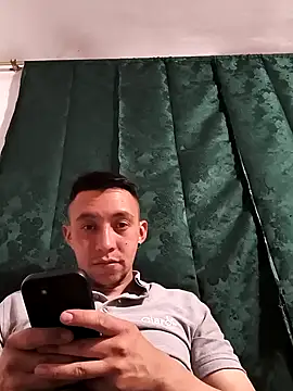 Snapshot of eslabon19 chatting on 12.04.25 eslabon19 online show from 12.04.25