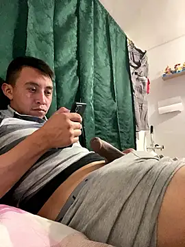 Snapshot of eslabon19 chatting on 01.13.26 eslabon19 online show from 01.13.26