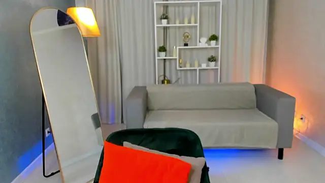 Snapshot of Nina_Devillle chatting on 10.08.25 Nina Devillle online show from 10.08.25