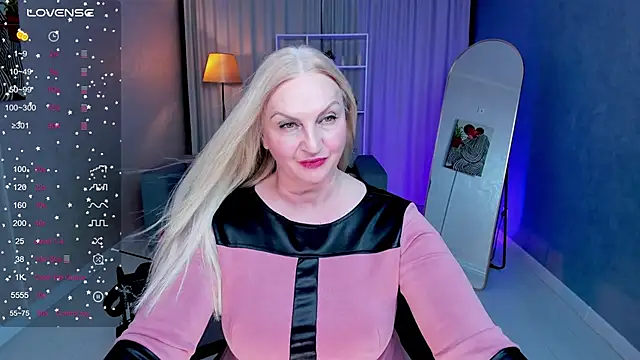 Nina Devillle online show from 11.25.25