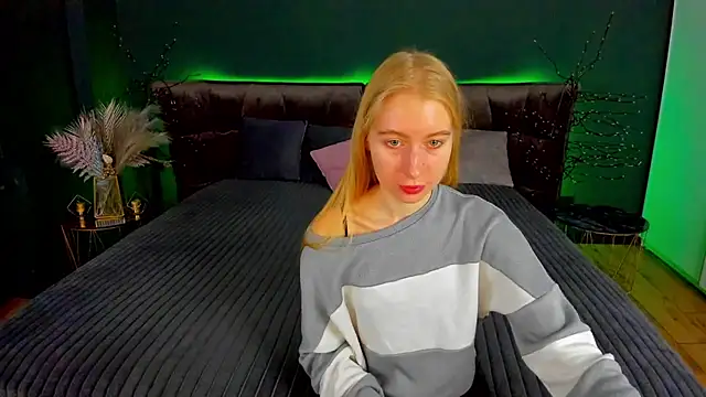 Snapshot of Alina_Blonde chatting on 10.09.25 Alina Blonde online show from 10.09.25