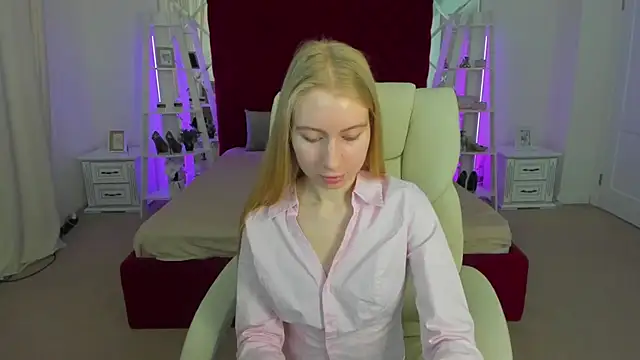 Alina Blonde online show from 04.12.26