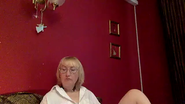 Snapshot of Zeyona chatting on 07.24.26 Zeyona online show from 07.24.26