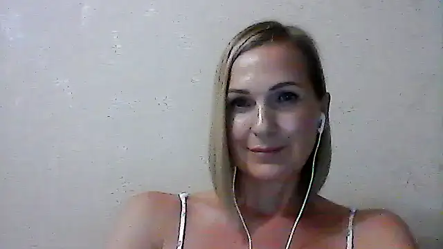Snapshot of Rozinaa chatting on 07.24.26 Rozinaa online show from 07.24.26