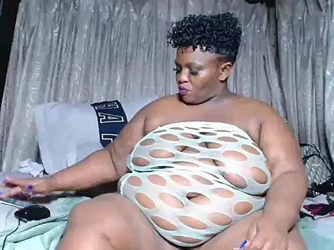 Snapshot of Bustyboobs02xx chatting on 11.04.25 Bustyboobs02xx online show from 11.04.25