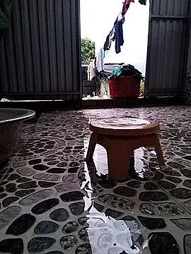 Lauraa-a online show from 10.20.25