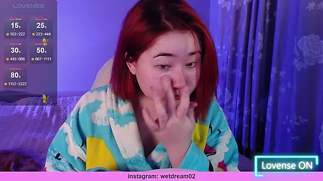 Snapshot of Sexy_Peachy chatting on 10.24.25 Sexy Peachy online show from 10.24.25