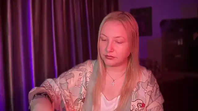 BikiHellena online show from 12.21.25