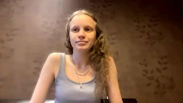 Snapshot of GlyndaCaver chatting on 09.23.25 GlyndaCaver online show from 09.23.25