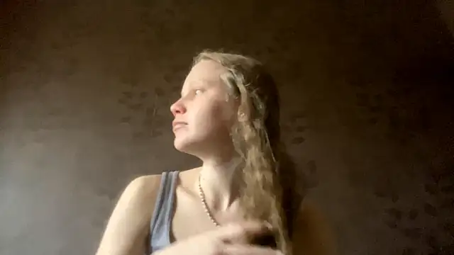 Snapshot of GlyndaCaver chatting on 10.06.25 GlyndaCaver online show from 10.06.25