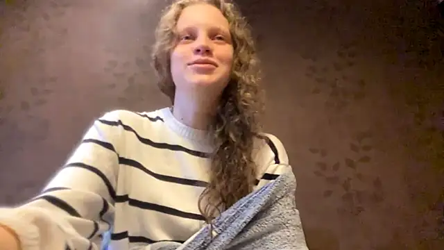Snapshot of GlyndaCaver chatting on 10.19.25 GlyndaCaver online show from 10.19.25