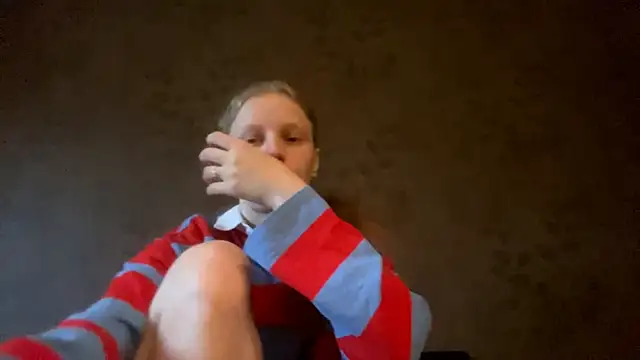 Snapshot of GlyndaCaver chatting on 10.22.25 GlyndaCaver online show from 10.22.25