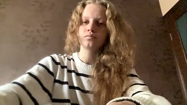 Snapshot of GlyndaCaver chatting on 10.24.25 GlyndaCaver online show from 10.24.25