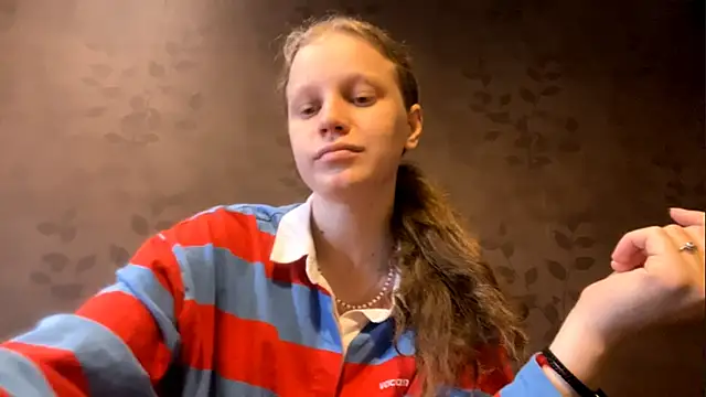 Snapshot of GlyndaCaver chatting on 10.26.25 GlyndaCaver online show from 10.26.25