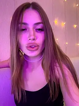 Elizabeth Tay online show from 11.23.25