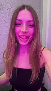 Elizabeth Tay online show from 02.06.26