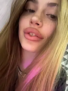 Elizabeth Tay online show from 04.02.26