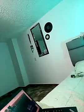 Snapshot of NaytonFreeman chatting on 10.24.25 NaytonFreeman online show from 10.24.25